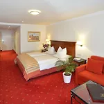 מלון Post Seefeld - Wellnesshotel Tirol 4*