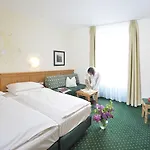 Post Seefeld - Wellnesshotel Tirol Зеефельд в Тироле