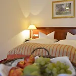 Post Seefeld - Wellnesshotel Tirol Отель Зеефельд в Тироле