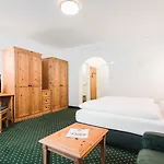 Post Seefeld - Wellnesshotel Tirol Отель Зеефельд в Тироле