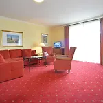 Post Seefeld - Wellnesshotel Tirol Зеефельд в Тироле